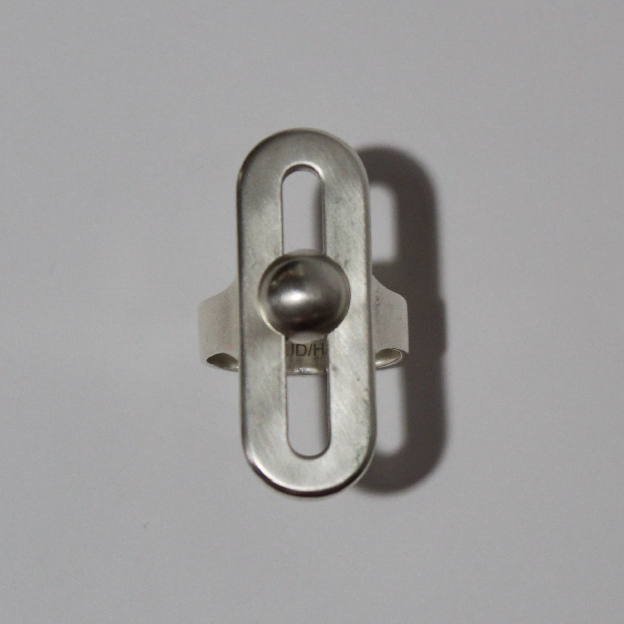 001  CALM RING OVAL