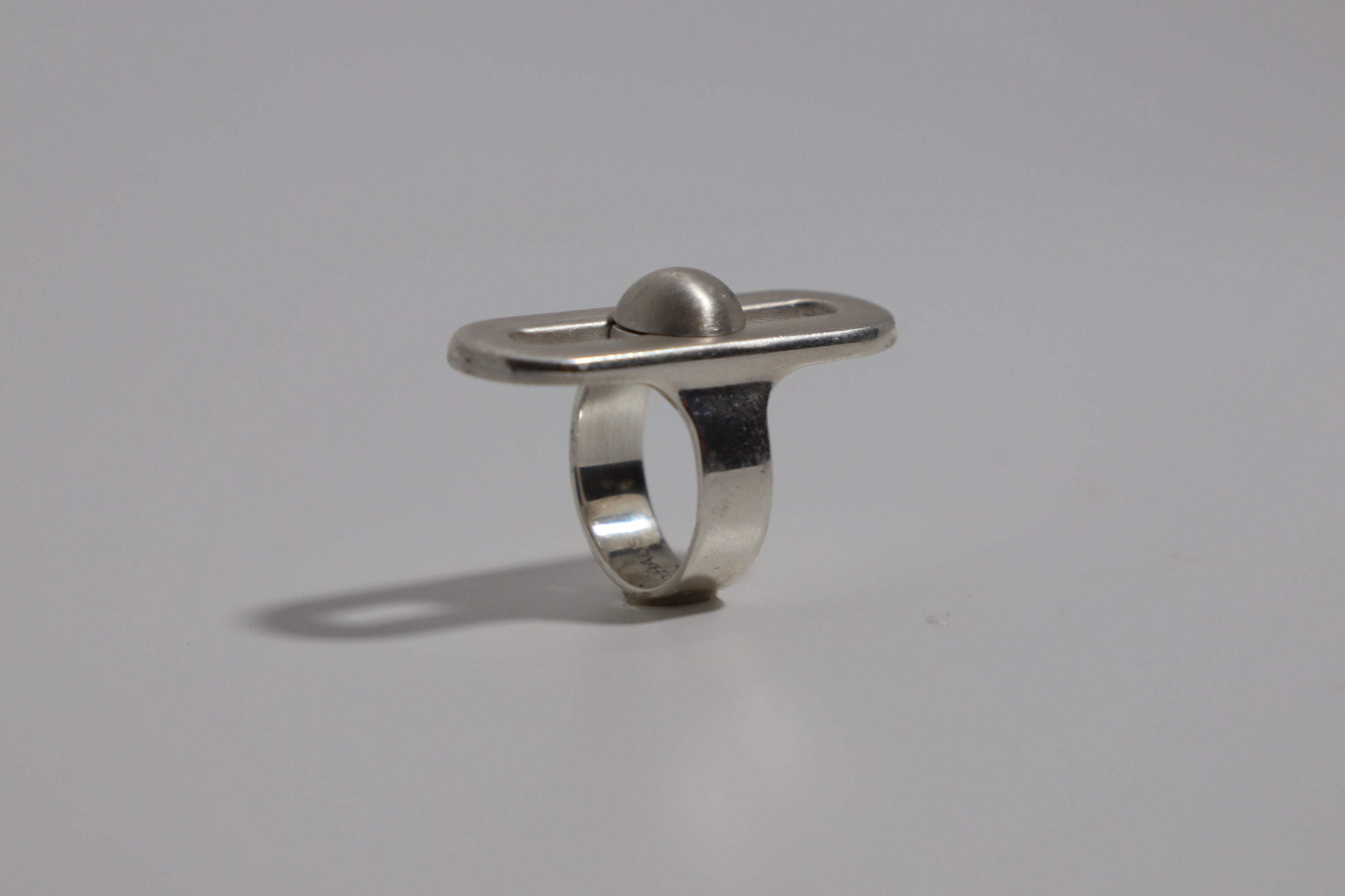 001 THE CALM RING